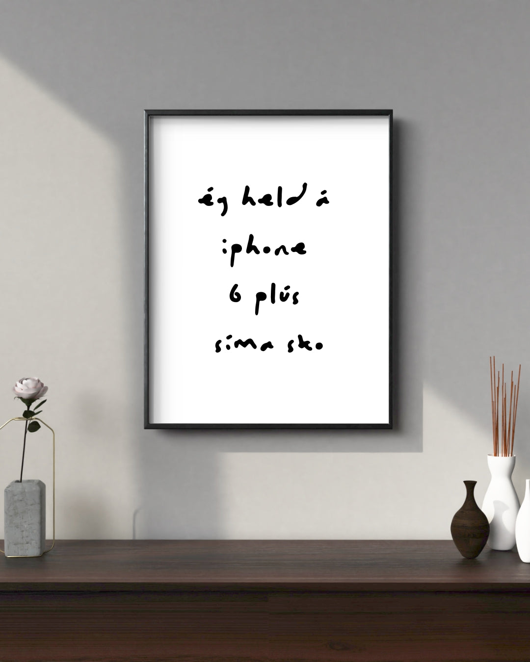 Ég held á iphone 6 plús síma sko